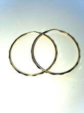 Load image into Gallery viewer, Textured Round Hoop Earrings 14K Yellow Gold